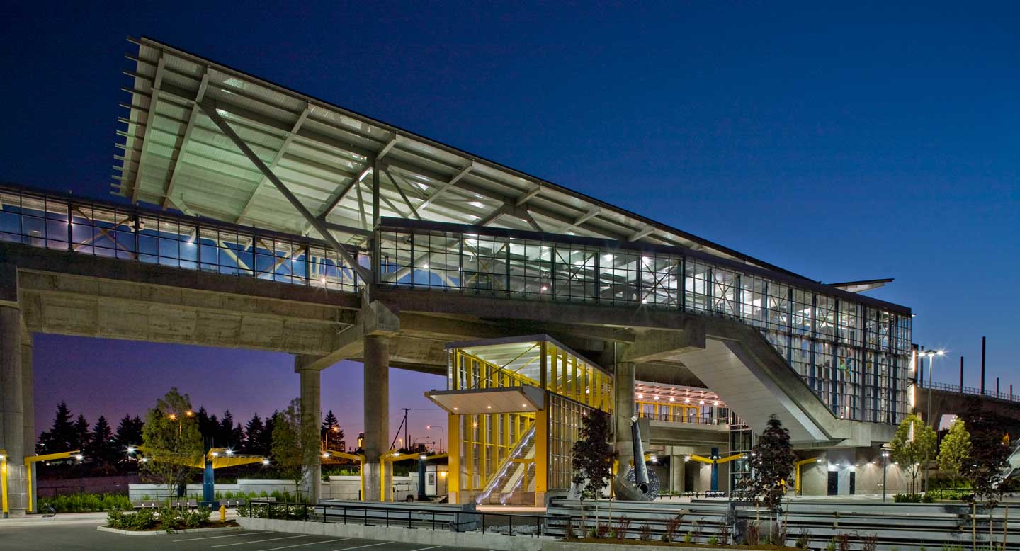 Hewitt - Tukwila Station